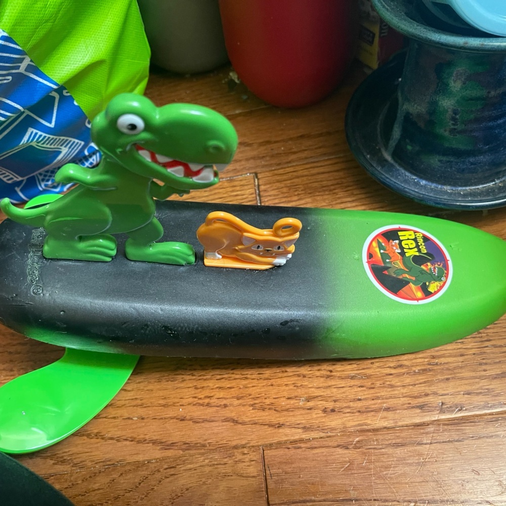Surfer Dudes Wave Powered LEGENDS Mini Surfer - Outdoor Boomerang Beach Toy